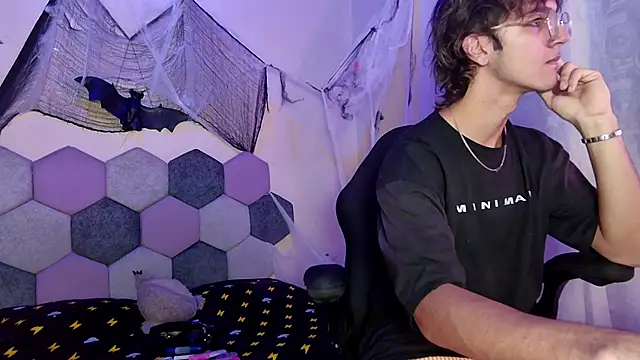 Snapshot of 2006_tgn chatting on November 3, 2025, 12:39 pm 2006 tgn online show from November 3, 2025, 12:39 pm