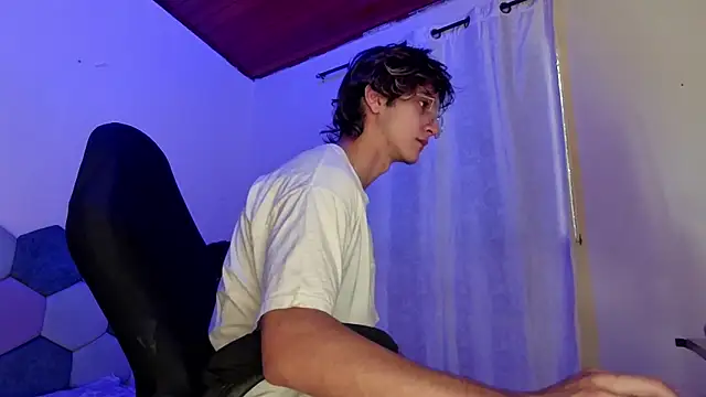 Snapshot of 2006_tgn chatting on November 14, 2025, 12:48 pm 2006 tgn online show from November 14, 2025, 12:48 pm