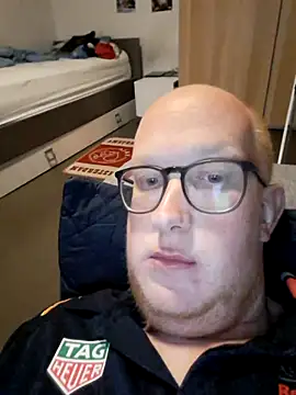 geilerd122 online show from October 26, 2025, 5:41 pm