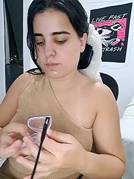 CutteGirl99 online show from September 9, 2025, 11:37 pm