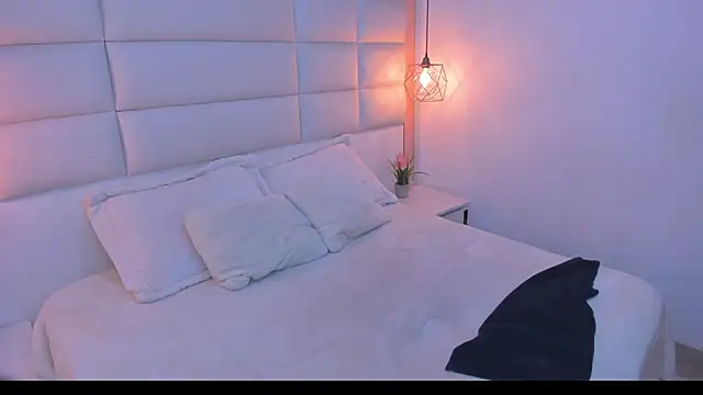 Snapshot of Salome_Smitth_1 chatting on April 8, 2026, 8:42 pm Salome Smitth 1 online show from April 8, 2026, 8:42 pm