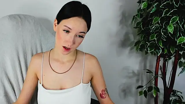 EileenMoores online show from September 20, 2025, 6:36 am