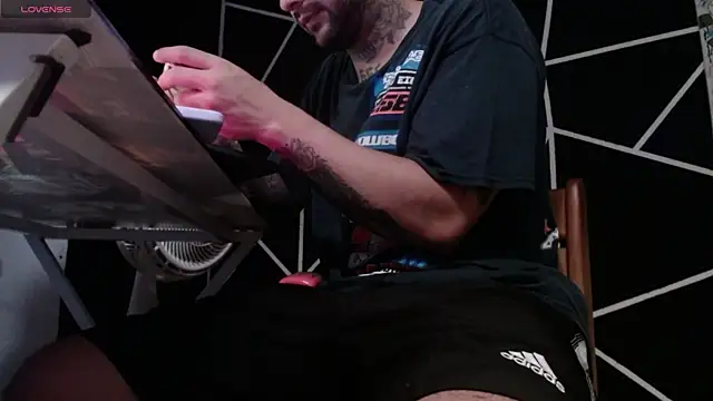 Snapshot of nicolastorres99 chatting on November 5, 2025, 6:30 pm nicolastorres99 online show from November 5, 2025, 6:30 pm