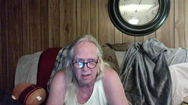Snapshot of OldLadySara chatting on July 13, 2026, 12:57 am OldLadySara online show from July 13, 2026, 12:57 am