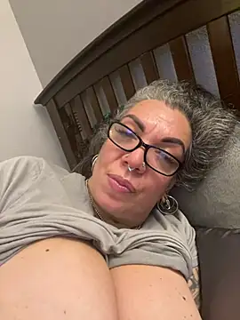 dieseldame1313 online show from February 12, 2025, 8:27 am