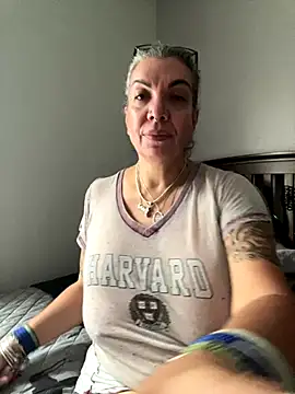 dieseldame1313 online show from October 5, 2025, 9:45 pm