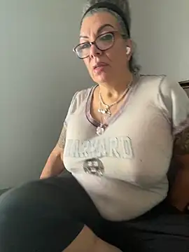 dieseldame1313 online show from October 15, 2025, 7:58 pm