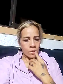 Snapshot of Alisson_Milf chatting on September 18, 2025, 2:35 am Alisson Milf online show from September 18, 2025, 2:35 am