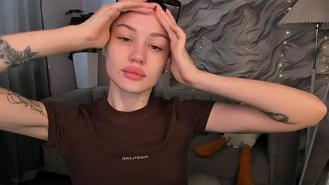 Snapshot of Aria_Mila chatting on May 13, 2026, 3:04 am Aria Mila online show from May 13, 2026, 3:04 am