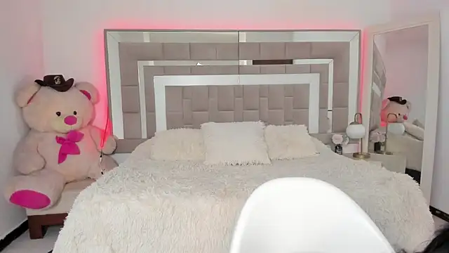 Snapshot of Natti_london chatting on September 14, 2025, 2:49 pm Natti london online show from September 14, 2025, 2:49 pm