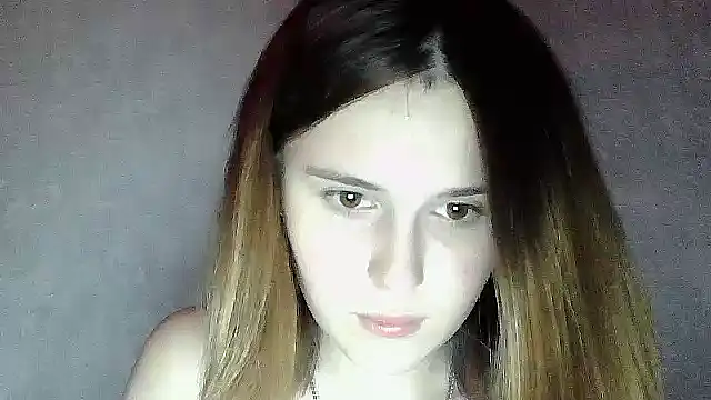 Snapshot of SweetLoraa chatting on October 19, 2025, 7:03 pm SweetLoraa online show from October 19, 2025, 7:03 pm