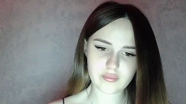 SweetLoraa online show from June 19, 2026, 4:55 pm