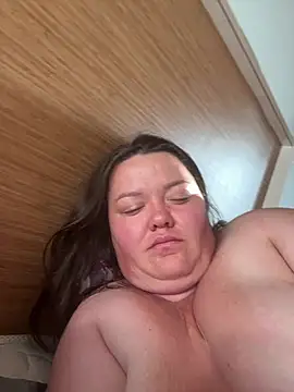 SunnyLeila2101 online show from June 28, 2026, 3:34 am