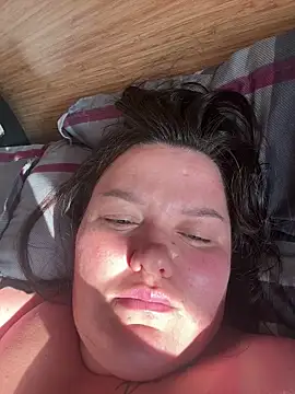 SunnyLeila2101 online show from June 30, 2026, 3:29 am