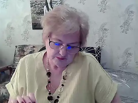 Snapshot of Renata62011 chatting on May 8, 2026, 12:43 pm Renata62011 online show from May 8, 2026, 12:43 pm