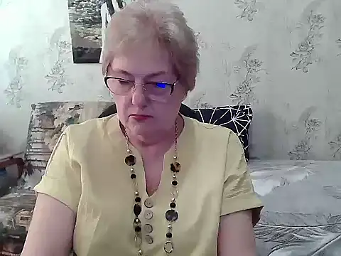 Snapshot of Renata62011 chatting on May 15, 2026, 12:12 pm Renata62011 online show from May 15, 2026, 12:12 pm