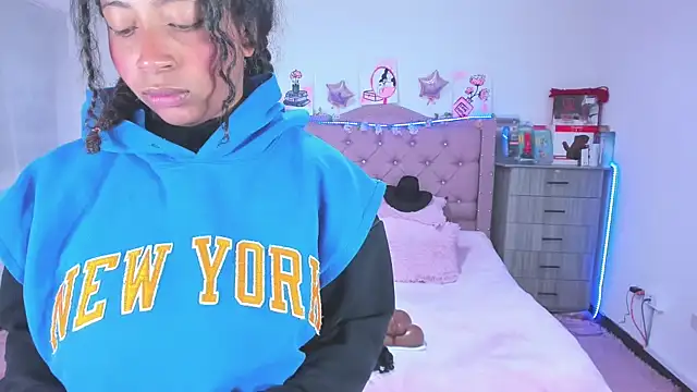 Snapshot of Gabi_Jhons_23 chatting on September 26, 2025, 11:47 am Gabi Jhons 23 online show from September 26, 2025, 11:47 am