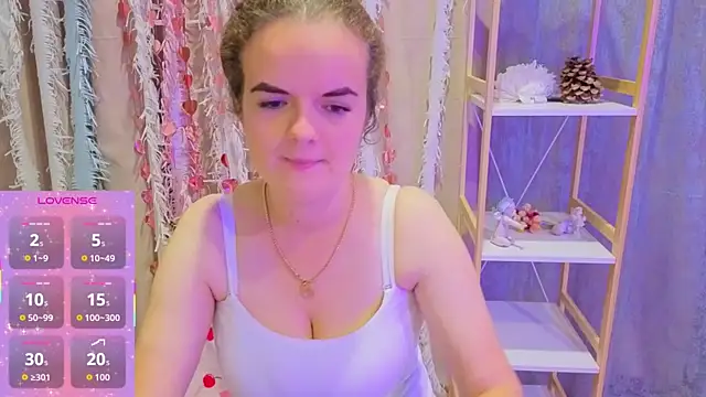 Snapshot of Luisa_Rosee chatting on October 8, 2025, 7:22 pm Luisa Rosee online show from October 8, 2025, 7:22 pm