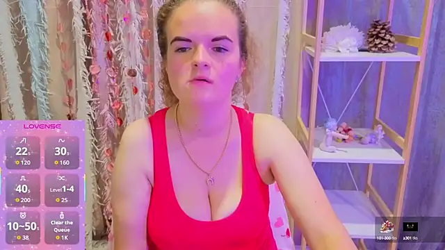 Snapshot of Luisa_Rosee chatting on October 14, 2025, 7:25 pm Luisa Rosee online show from October 14, 2025, 7:25 pm