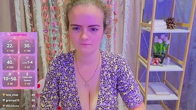 Snapshot of Luisa_Rosee chatting on November 25, 2025, 9:48 pm Luisa Rosee online show from November 25, 2025, 9:48 pm