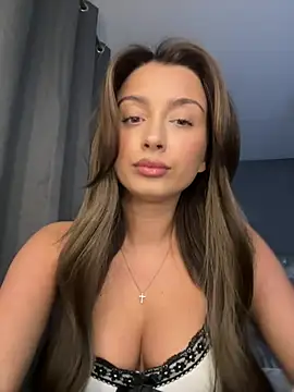 Snapshot of ellariverss chatting on May 21, 2026, 2:18 am ellariverss online show from May 21, 2026, 2:18 am