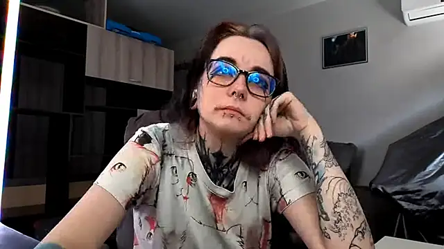 Snapshot of HighelikeGirl chatting on October 2, 2025, 8:32 am HighelikeGirl online show from October 2, 2025, 8:32 am