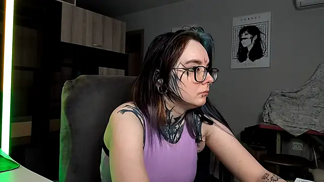 Snapshot of HighelikeGirl chatting on November 4, 2025, 6:56 am HighelikeGirl online show from November 4, 2025, 6:56 am