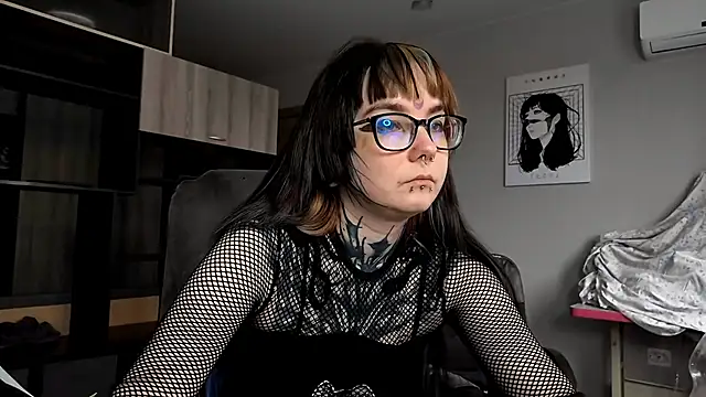 Snapshot of HighelikeGirl chatting on November 10, 2025, 7:18 am HighelikeGirl online show from November 10, 2025, 7:18 am