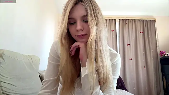 FruityXo online show from April 12, 2026, 11:37 am