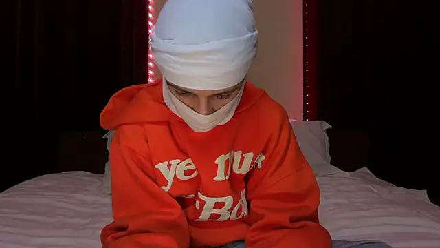 Snapshot of holydirt_luxeno1 chatting on September 22, 2025, 5:37 pm holydirt luxeno1 online show from September 22, 2025, 5:37 pm