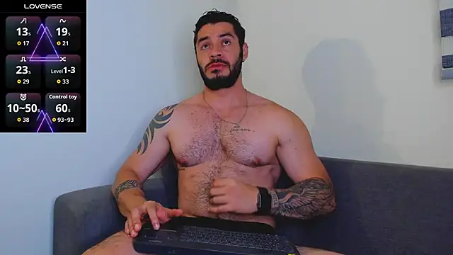 Snapshot of Drake_Cole chatting on December 16, 2025, 11:32 pm Drake Cole online show from December 16, 2025, 11:32 pm