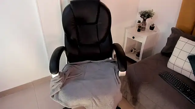 Snapshot of marie_bass chatting on September 14, 2025, 1:43 pm marie bass online show from September 14, 2025, 1:43 pm