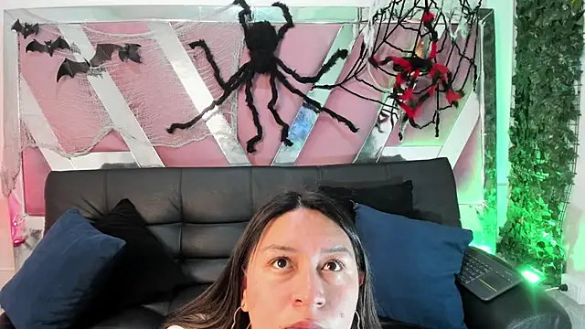 BellaRoux1 online show from October 6, 2025, 12:13 pm