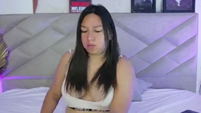 BellaRoux1 online show from October 30, 2025, 12:06 pm