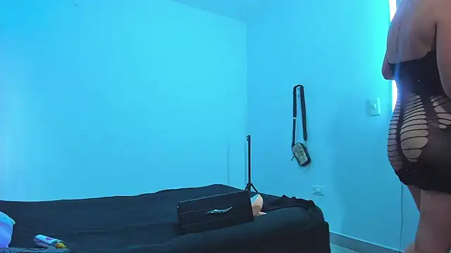 dereck and julie online show from December 5, 2025, 6:48 pm