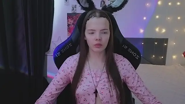 Luna Navy online show from February 13, 2026, 7:15 am