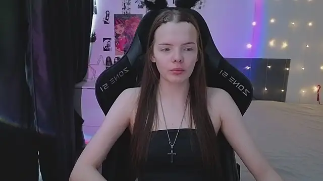 Luna Navy online show from March 14, 2026, 6:08 am