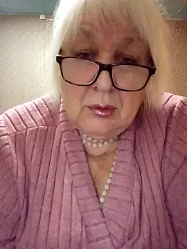 Alexia64231 online show from October 28, 2025, 7:38 pm