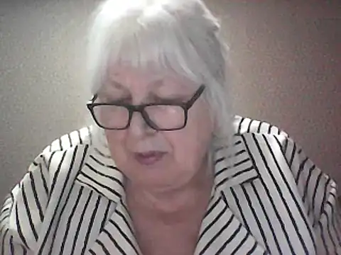 Alexia64231 online show from April 15, 2026, 3:52 pm