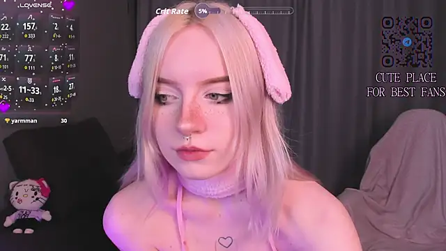 godlikegirlyy online show from June 23, 2026, 3:54 pm