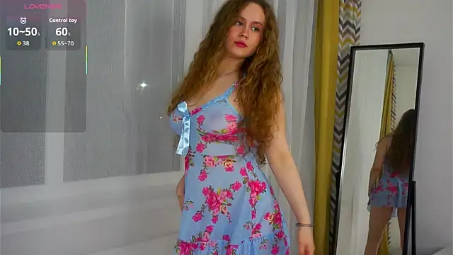 SusannaScholler online show from October 28, 2025, 7:16 pm