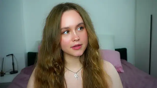 SusannaScholler online show from November 5, 2025, 7:36 pm