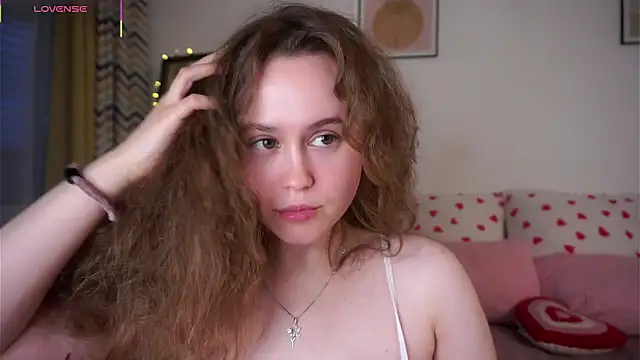 Snapshot of SusannaScholler chatting on June 17, 2026, 12:02 am SusannaScholler online show from June 17, 2026, 12:02 am