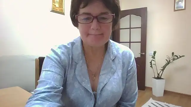 Snapshot of Galina56301 chatting on October 10, 2025, 4:28 pm Galina56301 online show from October 10, 2025, 4:28 pm