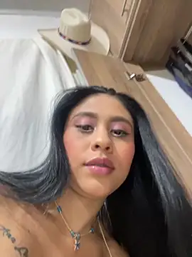 Snapshot of LuluMonroe_Eup chatting on October 21, 2025, 2:45 am LuluMonroe Eup online show from October 21, 2025, 2:45 am