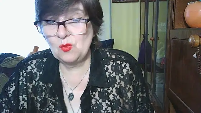 Snapshot of VeronicaGold511 chatting on June 8, 2026, 6:25 am VeronicaGold511 online show from June 8, 2026, 6:25 am