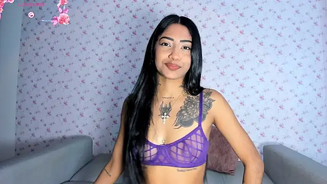 Snapshot of Alykass chatting on April 15, 2026, 10:43 pm Alykass online show from April 15, 2026, 10:43 pm