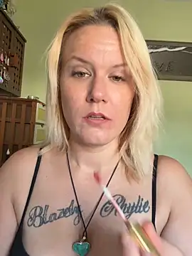 Snapshot of RhondaRump chatting on September 23, 2025, 2:09 pm RhondaRump online show from September 23, 2025, 2:09 pm