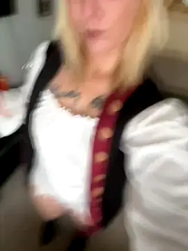 Snapshot of RhondaRump chatting on October 15, 2025, 4:29 pm RhondaRump online show from October 15, 2025, 4:29 pm