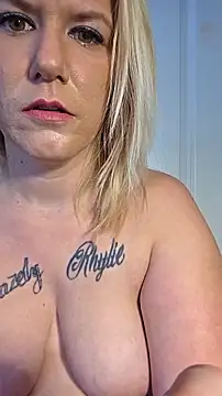 Snapshot of RhondaRump chatting on October 16, 2025, 1:34 pm RhondaRump online show from October 16, 2025, 1:34 pm